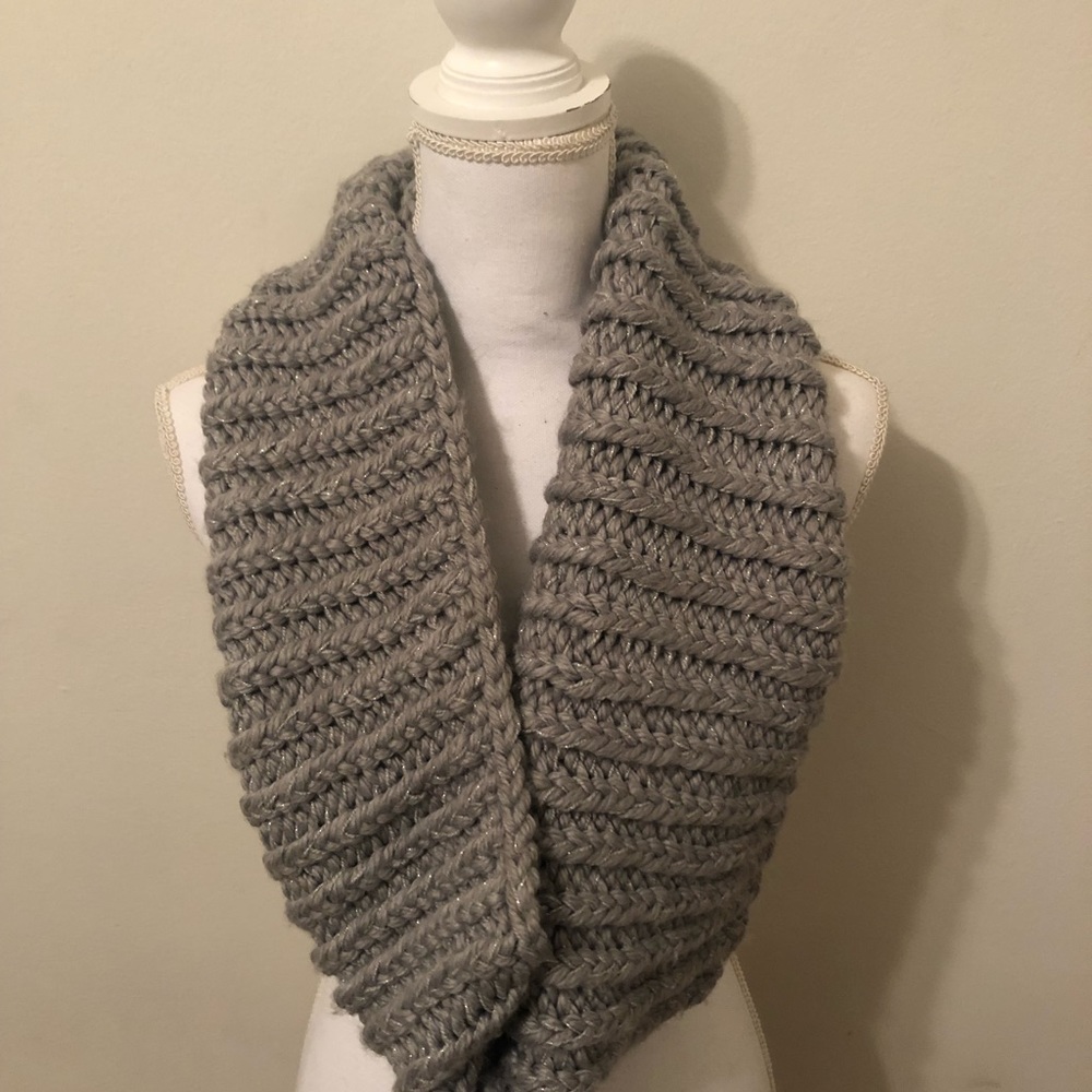 Hand knit scarf - Picture 2 of 4